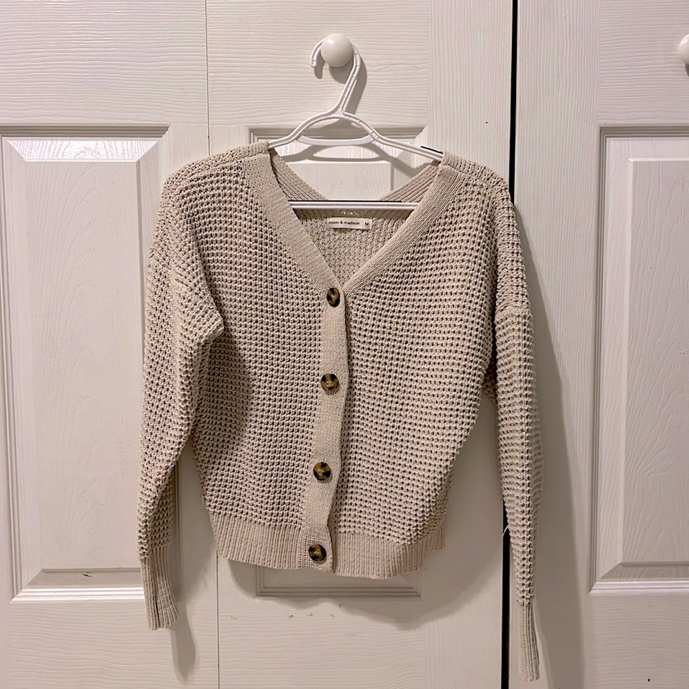 (moon & madison) crochet cropped jacket